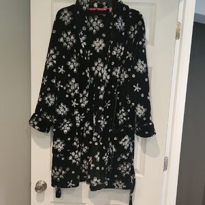 Joe Boxer Black and White Patterned Robe